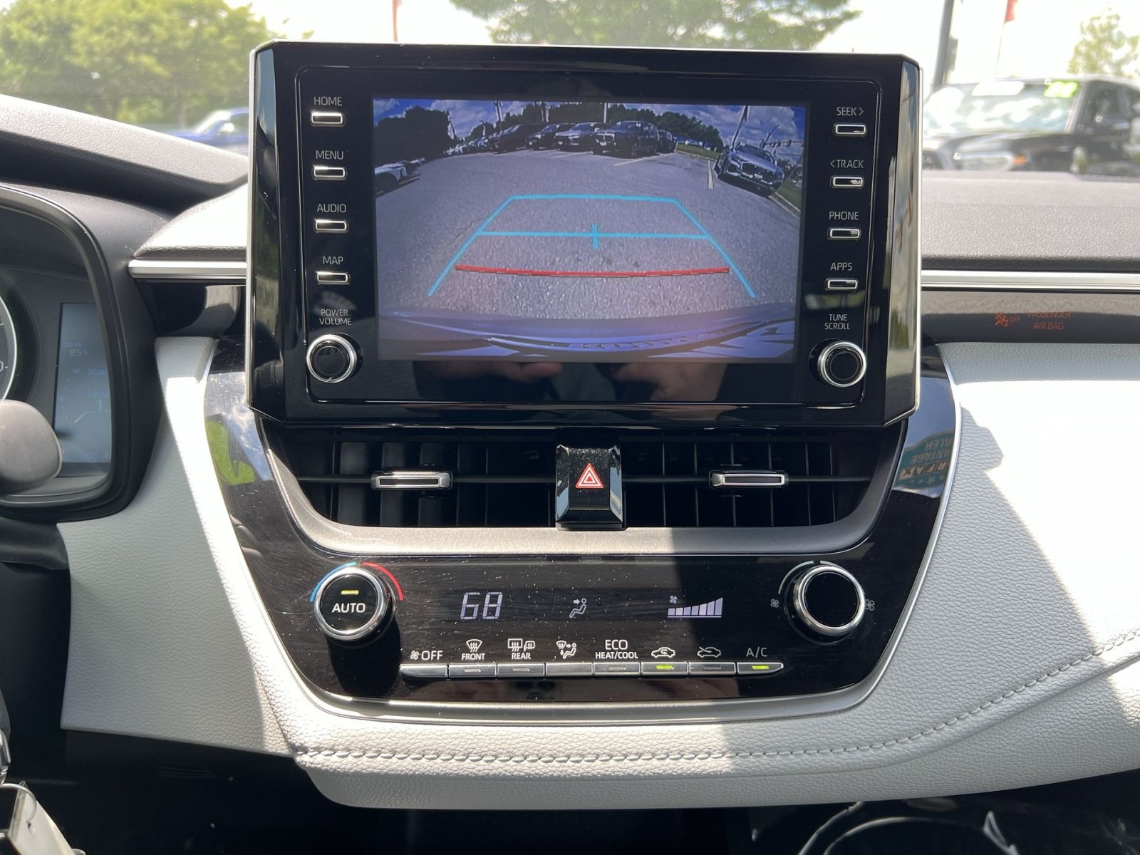 Used 2020 Toyota Corolla SE FWD image 18