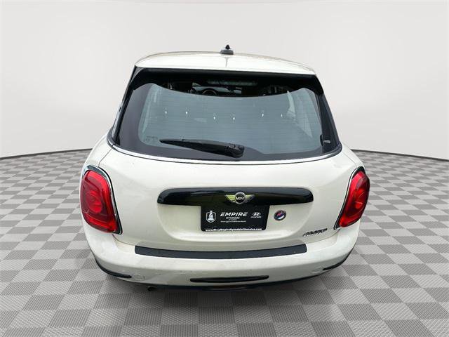 Used 2016 MINI Cooper 4-Door Hardtop image 5