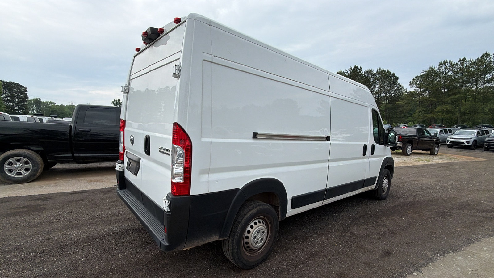 Used 2024 RAM ProMaster 2500 w/ Convenience Group FWD image 8