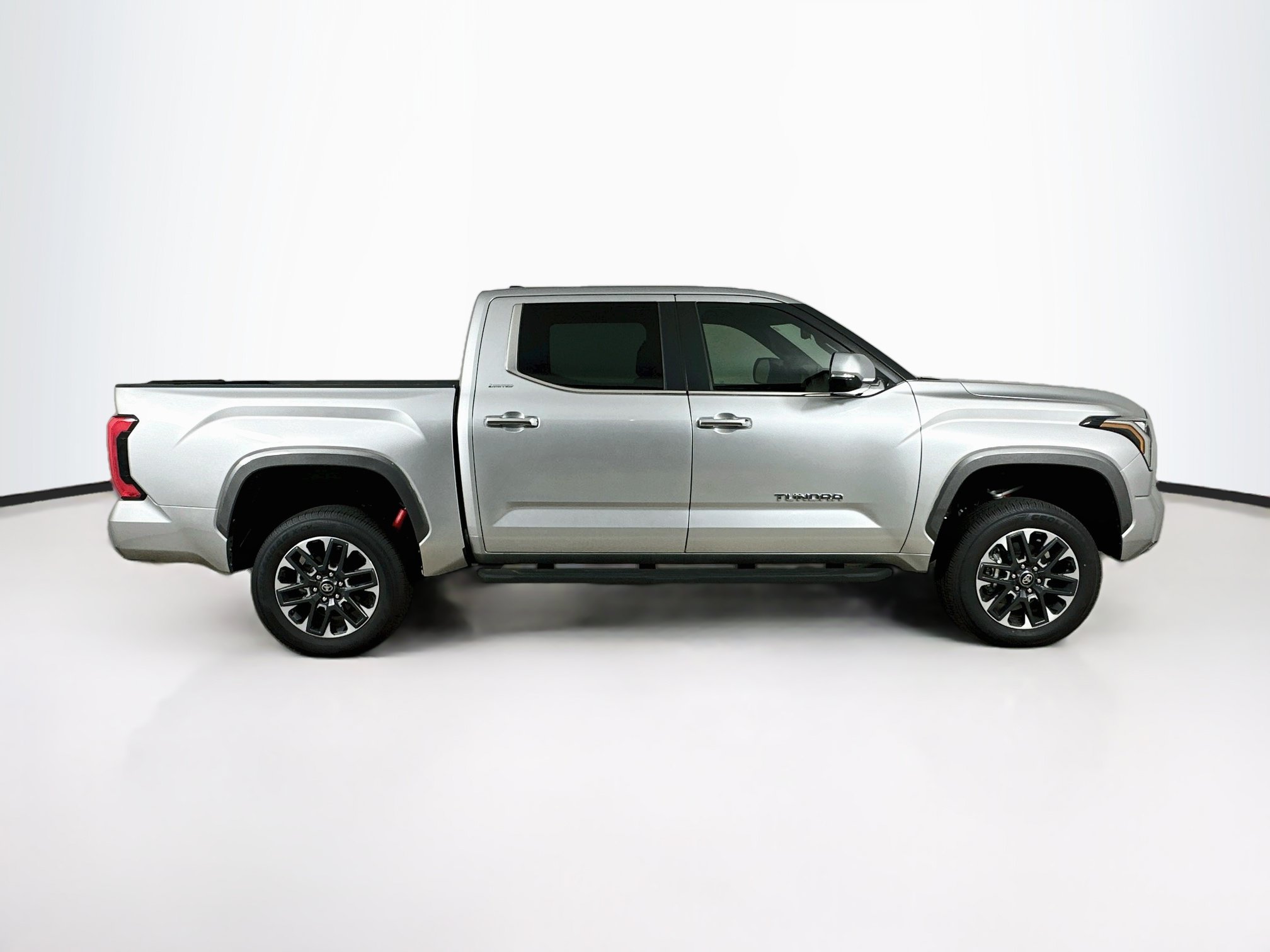 Used 2025 Toyota Tundra Limited AWD/4WD image 10