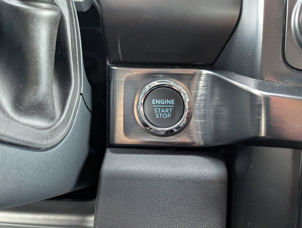 New 2026 Ford F250 Lariat w/ Black Appearance Package image 19