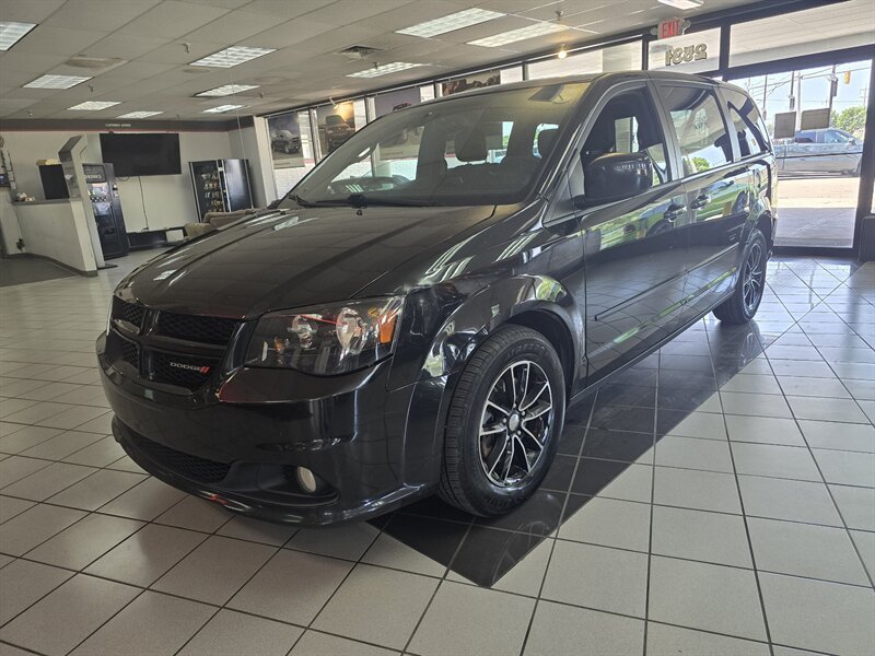 Used 2017 Dodge Grand Caravan SXT w/ Driver Convenience Group FWD image 1