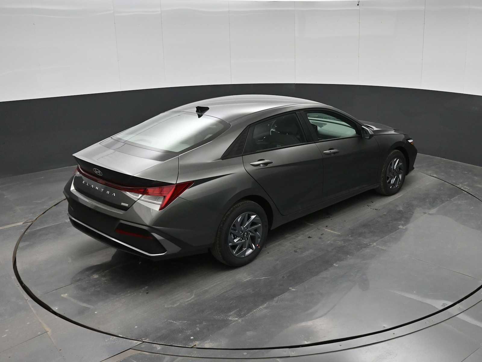 New 2026 Hyundai Elantra Hybrid FWD image 31