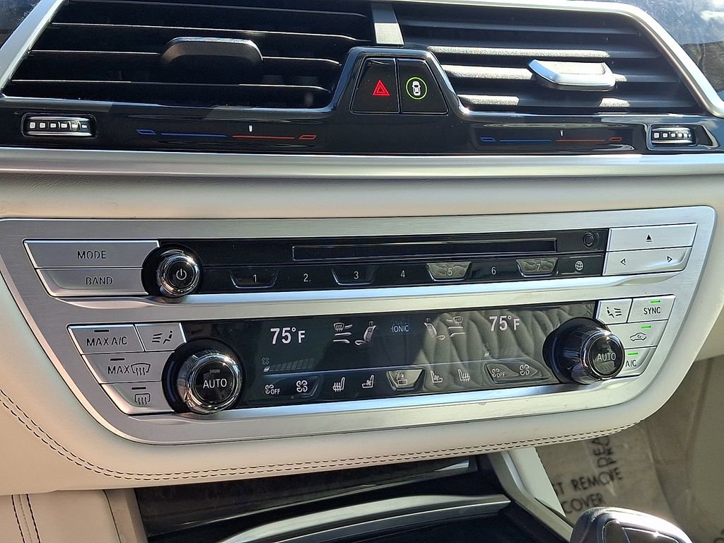 Used 2020 BMW 750i xDrive w/ Autobahn Package AWD/4WD image 16