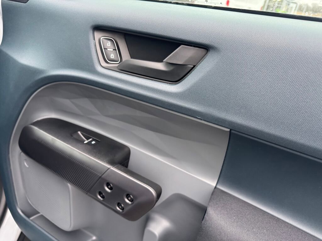 New 2025 Ford Maverick XL image 21