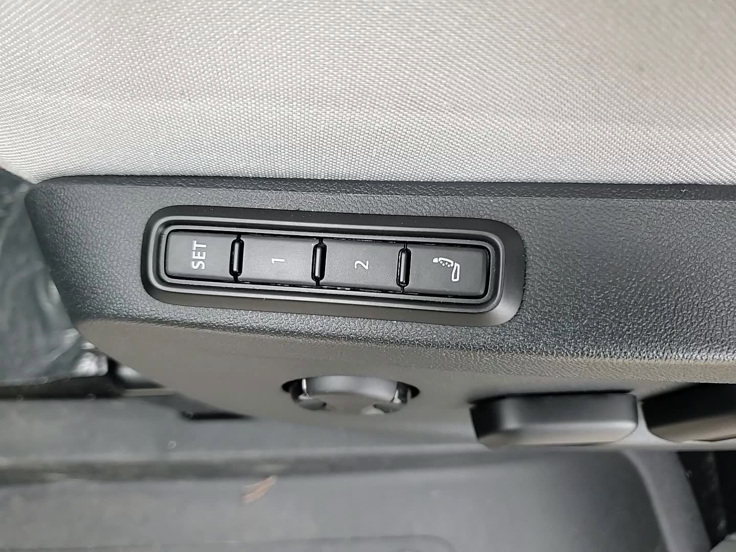 New 2025 Volkswagen ID. Buzz 1st Edition image 17