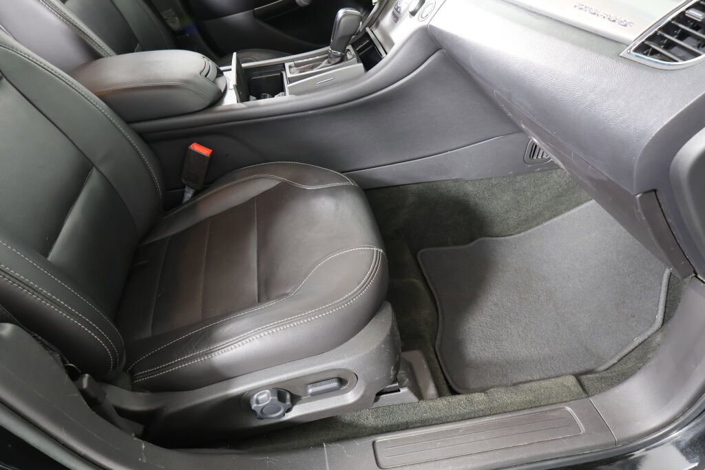 Used 2015 Ford Taurus SEL image 26