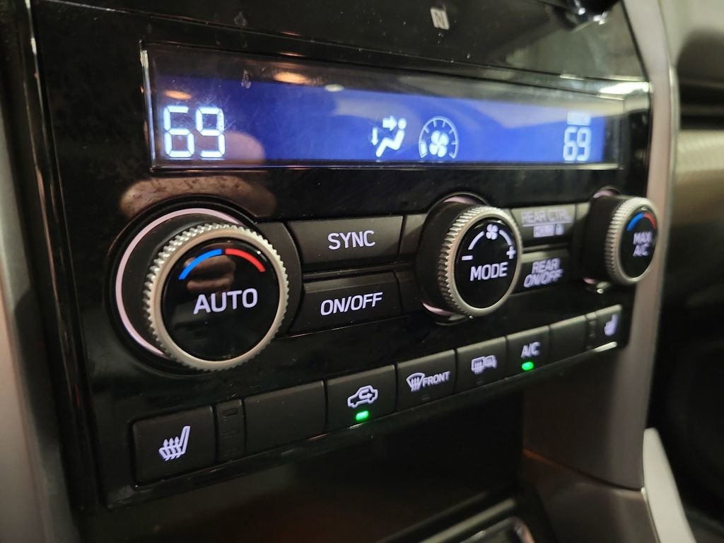 Used 2022 Subaru Ascent Premium w/ Convenience Package image 16