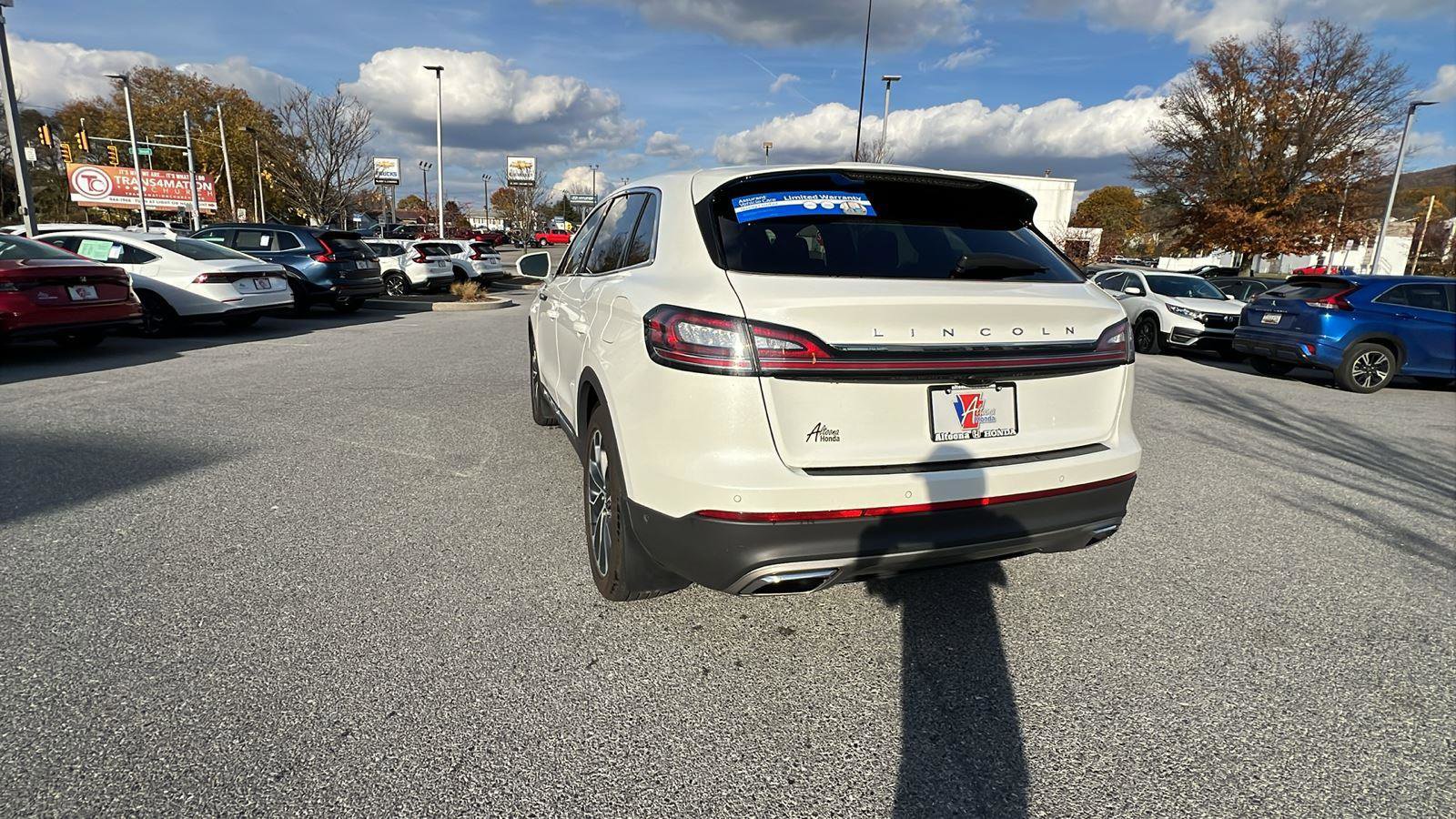 Used 2023 Lincoln Nautilus Reserve w/ Equipment Group 201A image 6