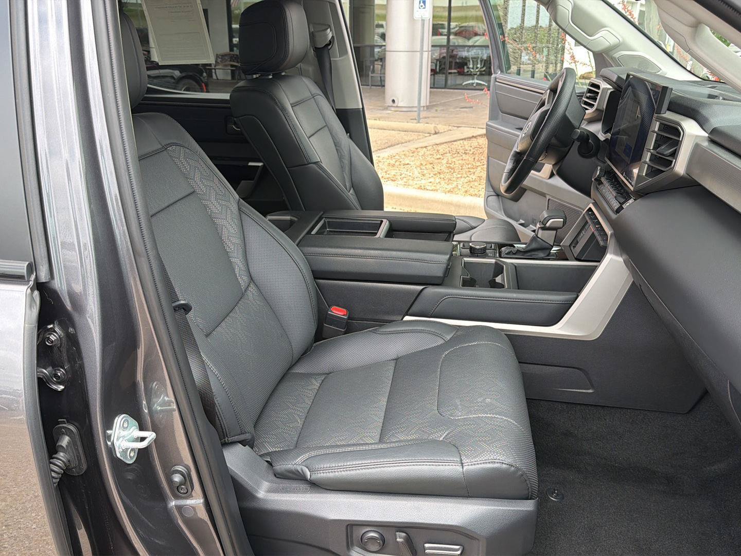 Used 2024 Toyota Tundra Limited AWD/4WD image 17