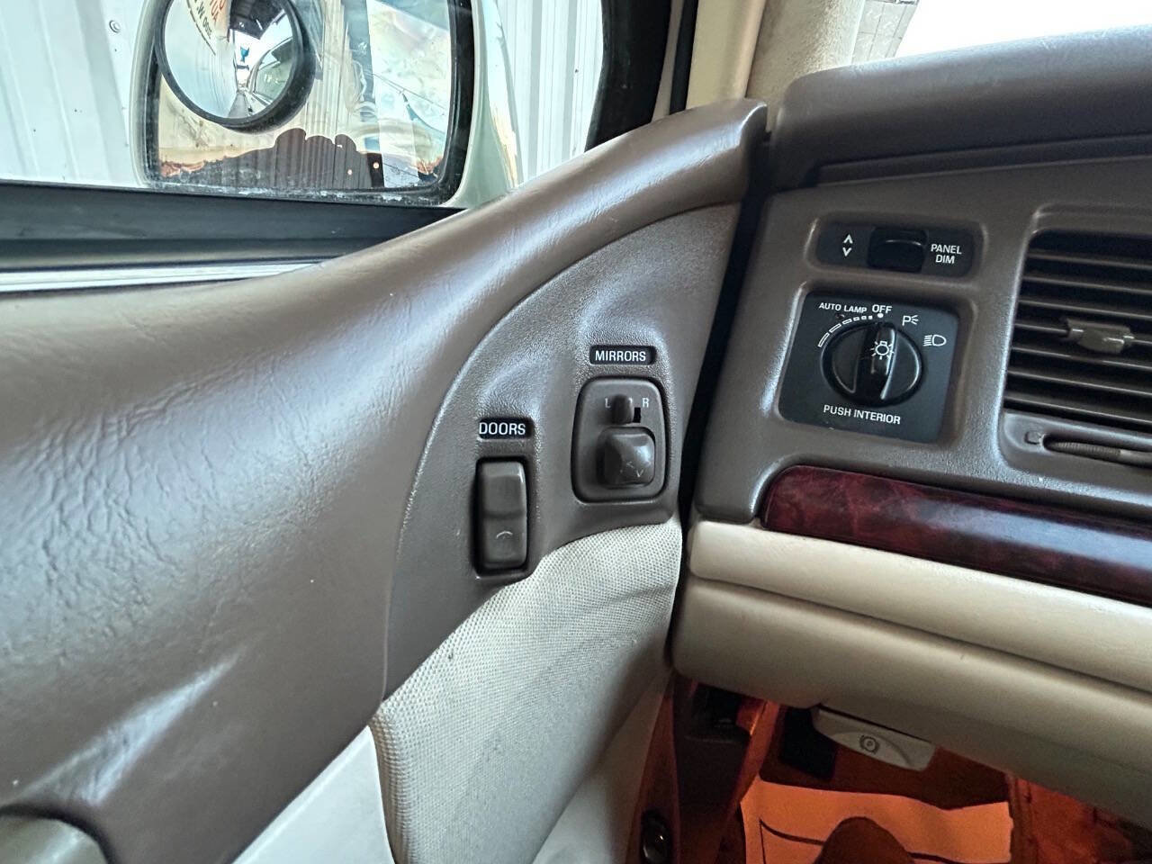 Used 1997 Lincoln Town Car Cartier image 17