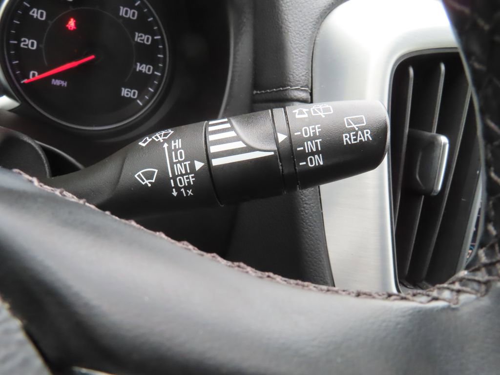 Used 2024 GMC Terrain SLT image 17