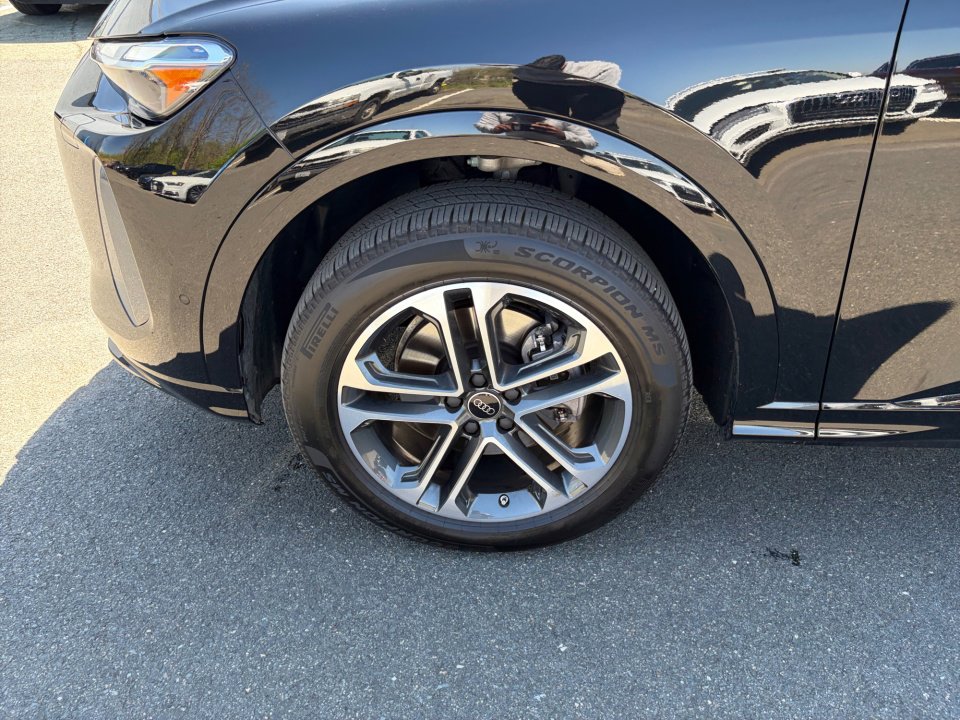 Used 2025 Audi Q5 Premium w/ Convenience Package image 27