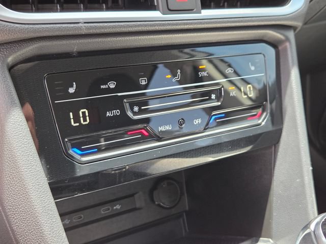Certified 2025 Volkswagen Taos SE FWD image 23