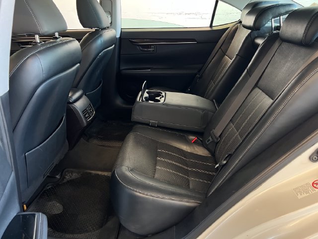 Used 2018 Lexus ES 350 w/ Luxury Package w/Wood Trim FWD image 31