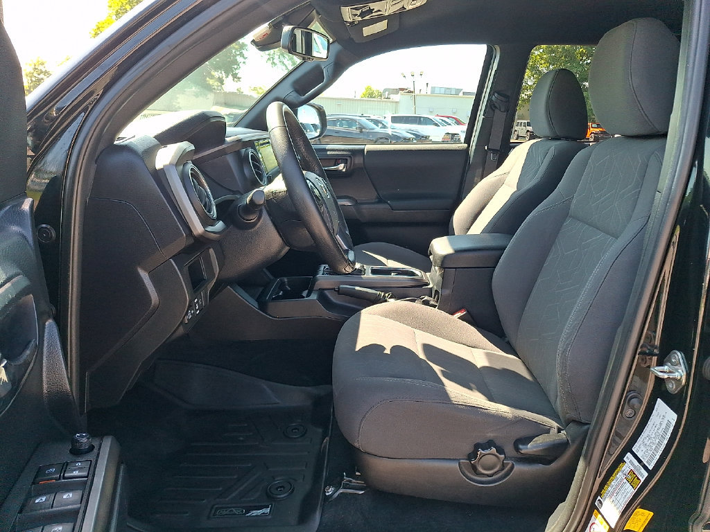 Used 2019 Toyota Tacoma TRD Off-Road AWD/4WD image 15