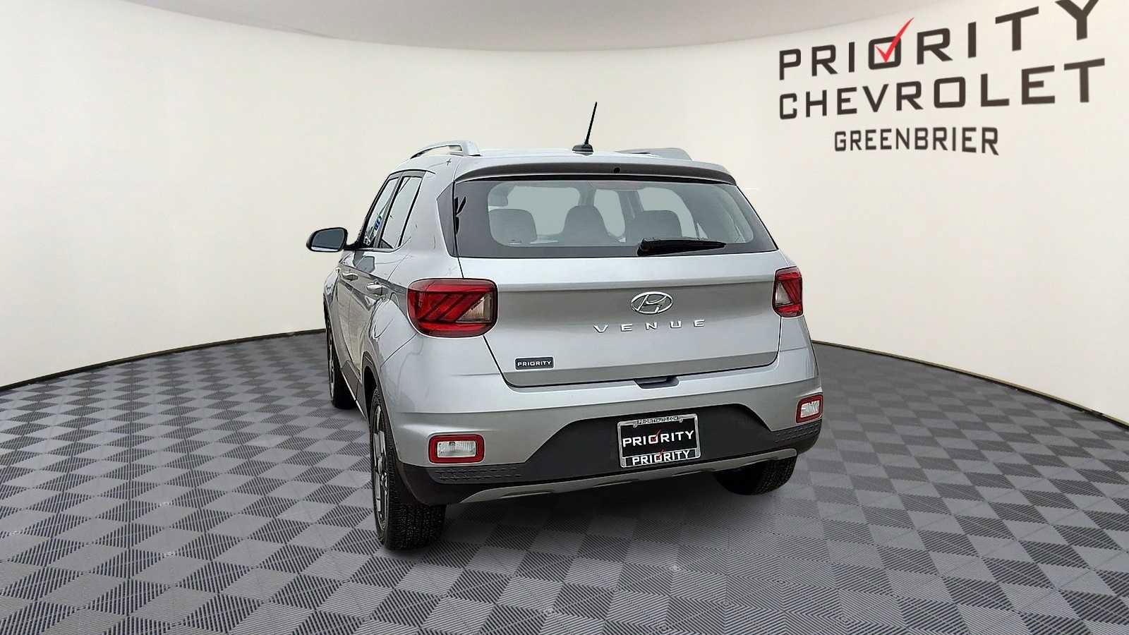 Used 2025 Hyundai Venue SEL image 7