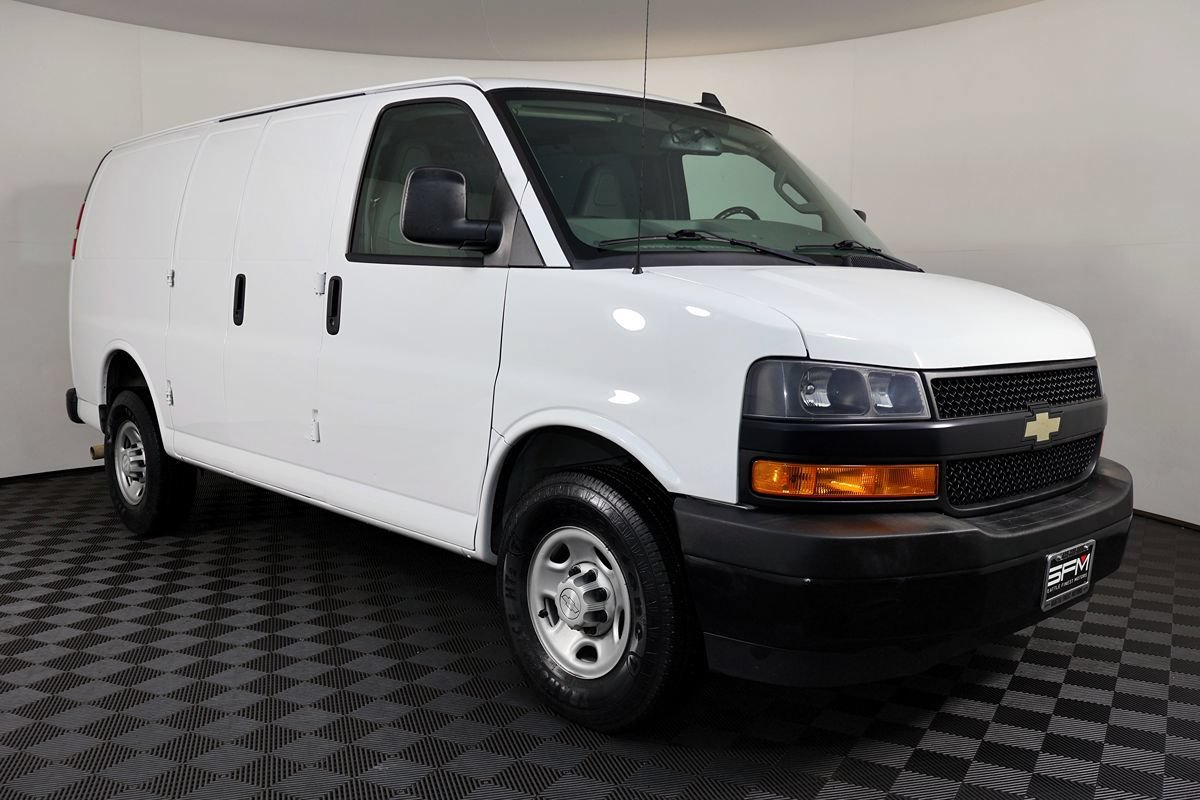 Used 2018 Chevrolet Express 2500 w/ Driver Convenience Package RWD image 6