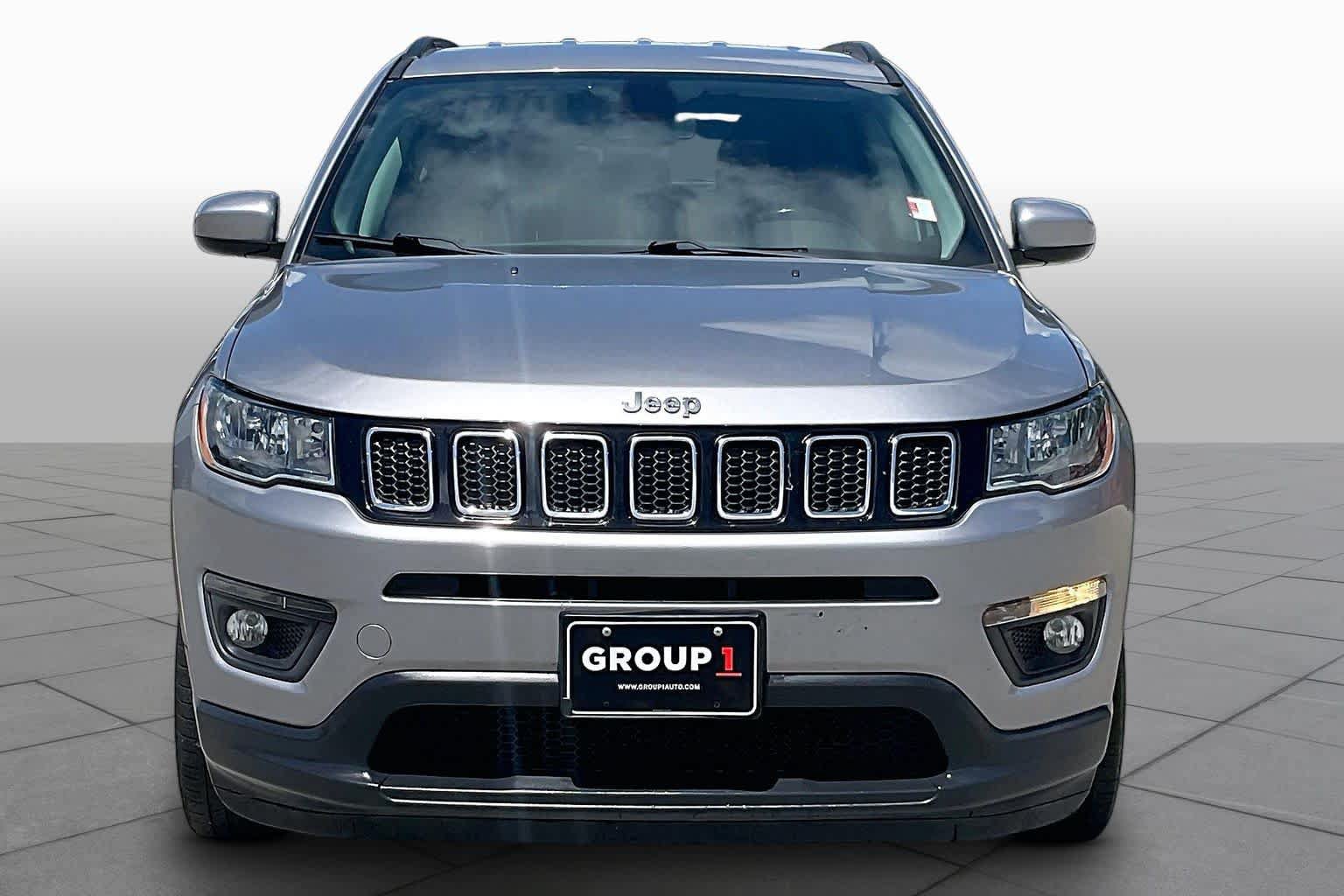 Used 2019 Jeep Compass Latitude w/ Cold Weather Group FWD image 4