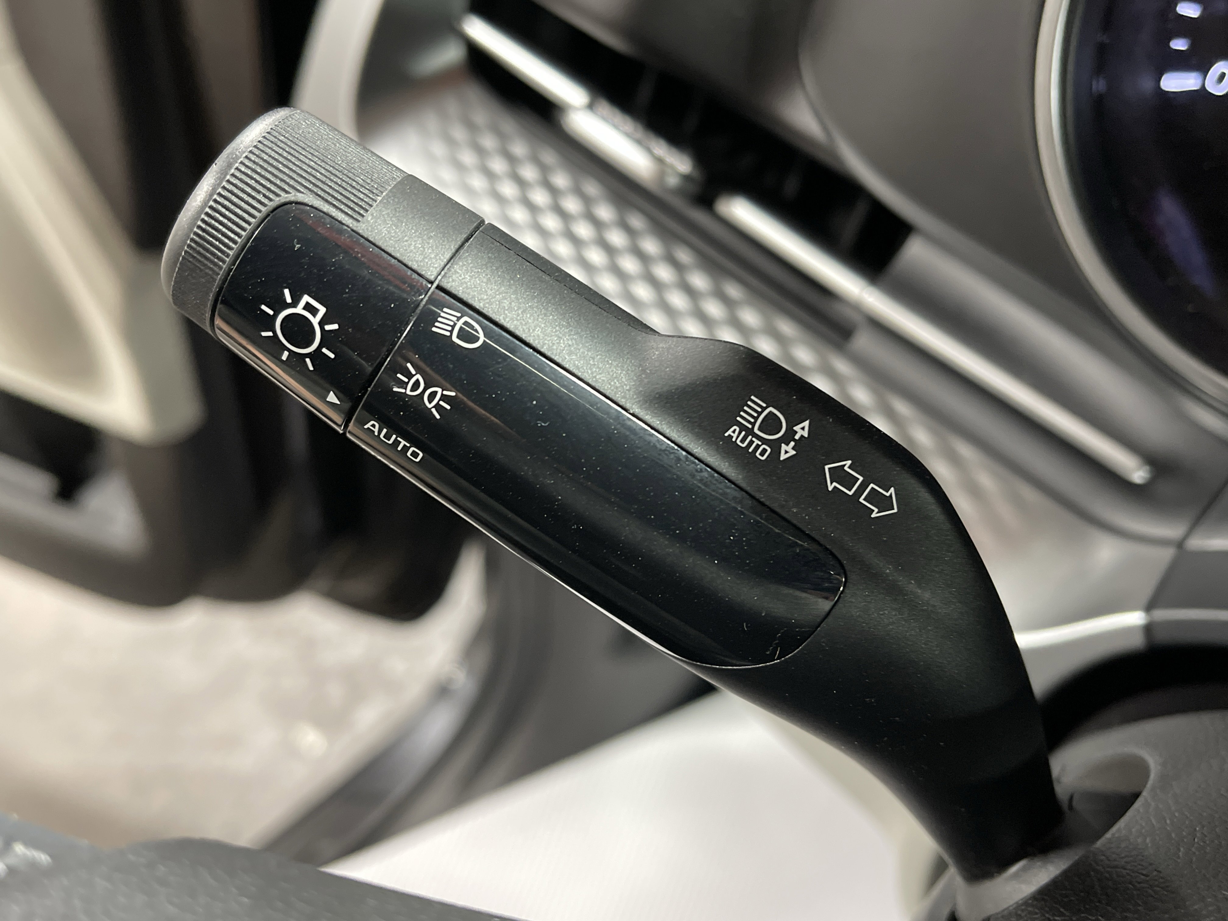 Used 2023 Kia Carnival LX image 21