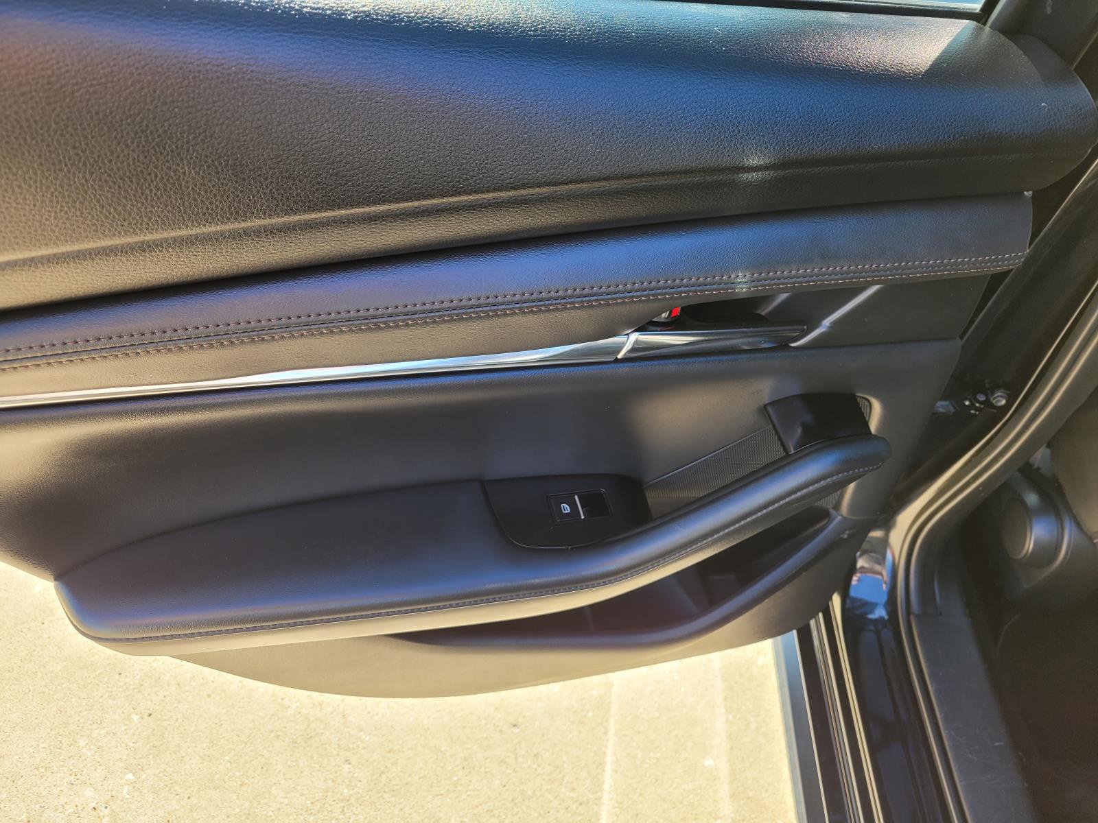 Used 2019 MAZDA MAZDA3 Hatchback FWD image 16