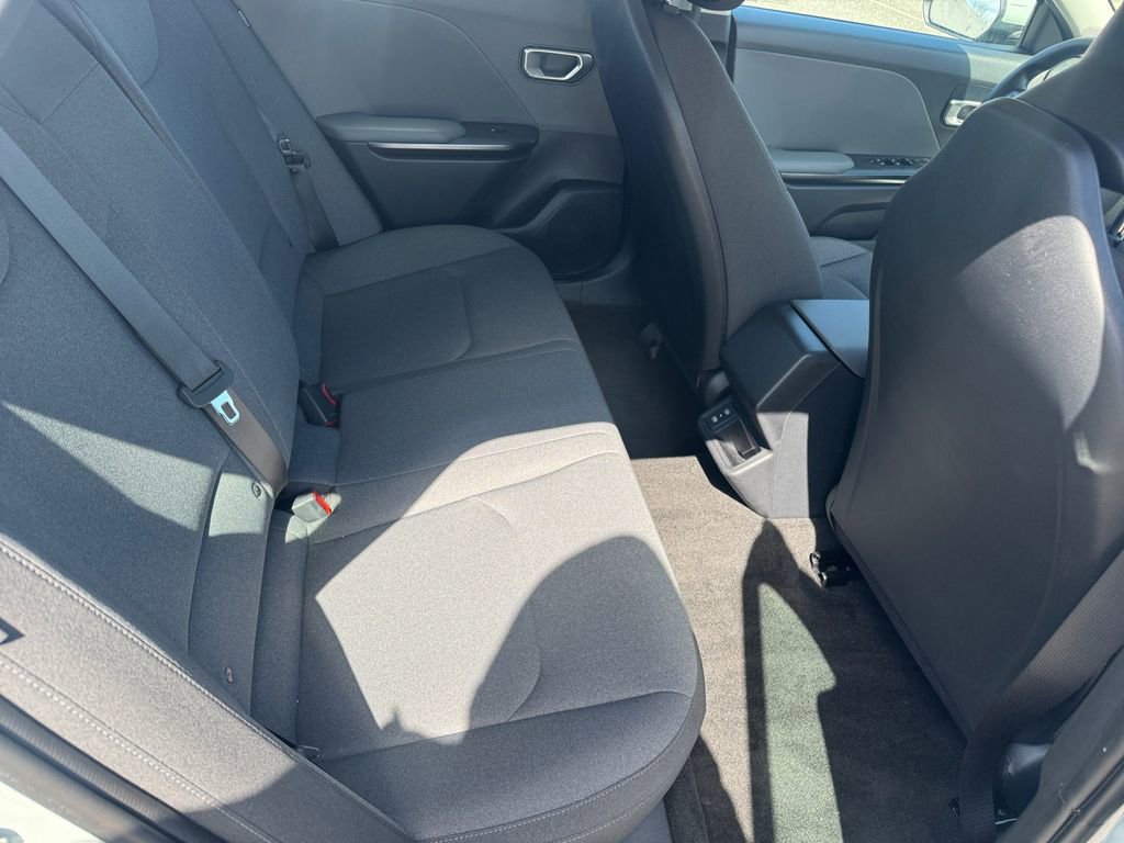 Used 2025 Kia K4 LXS image 21