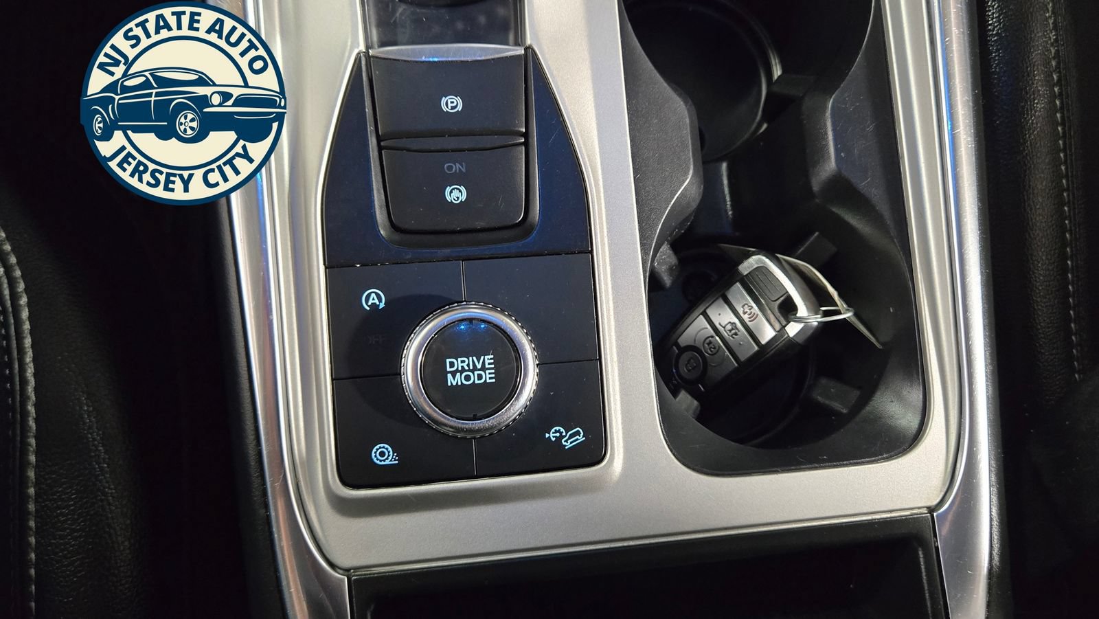 Used 2021 Ford Explorer Limited w/ Equipment Group 301A AWD/4WD image 23