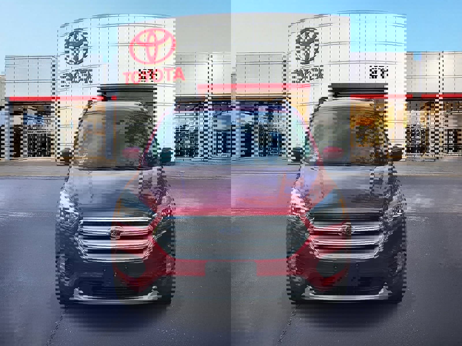 Used 2018 Ford Escape SEL image 2