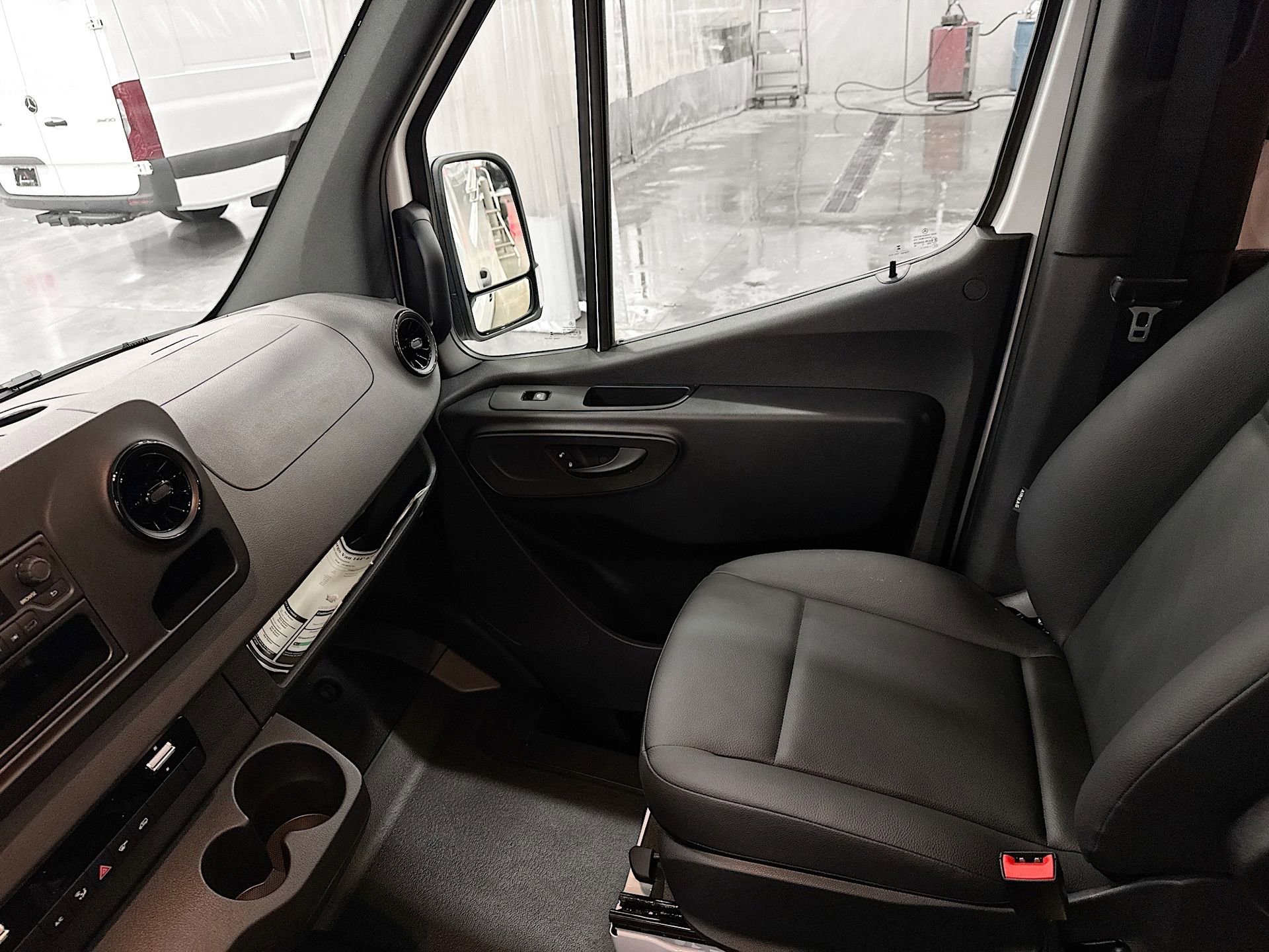 Used 2025 Mercedes-Benz Sprinter 2500 image 23