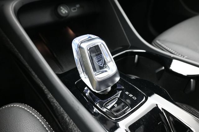 Used 2025 Volvo XC40 B5 Plus AWD/4WD image 12
