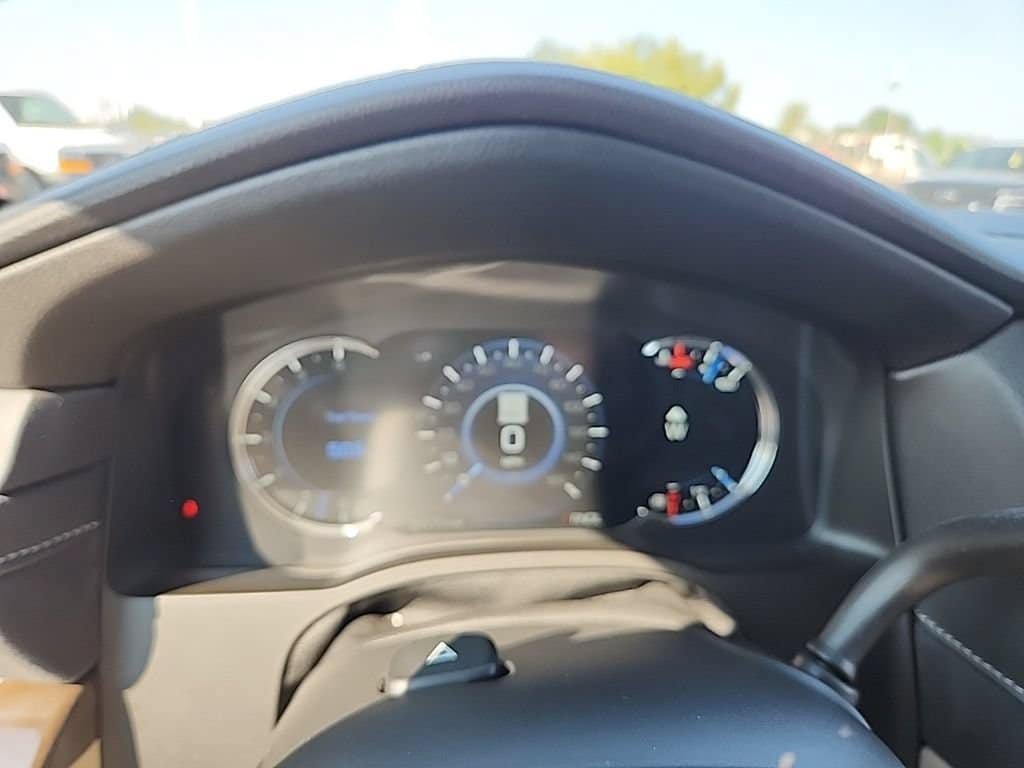 Certified 2018 Cadillac Escalade Premium Luxury AWD/4WD image 17
