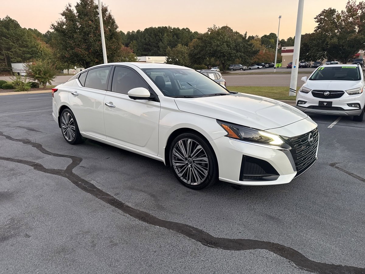 Used 2023 Nissan Altima 2.5 SL image 9