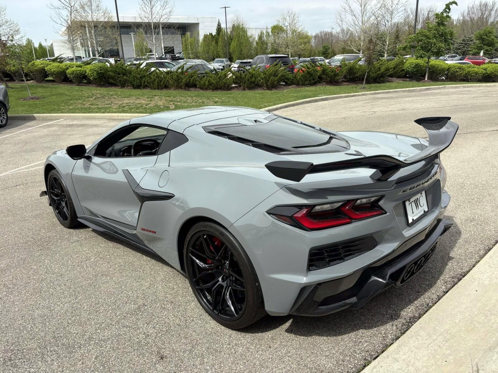 Used 2024 Chevrolet Corvette Z06 w/ Z07 Performance Package RWD image 7