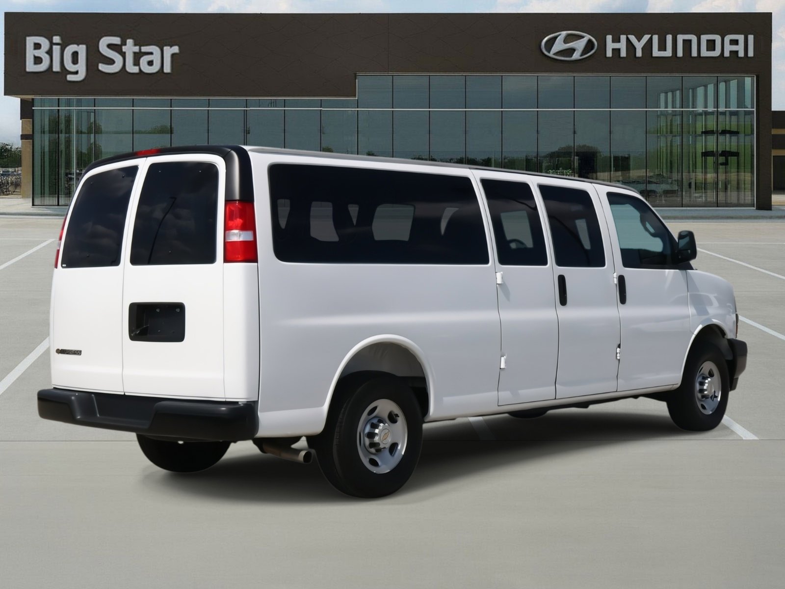 Used 2025 Chevrolet Express 3500 LS image 4