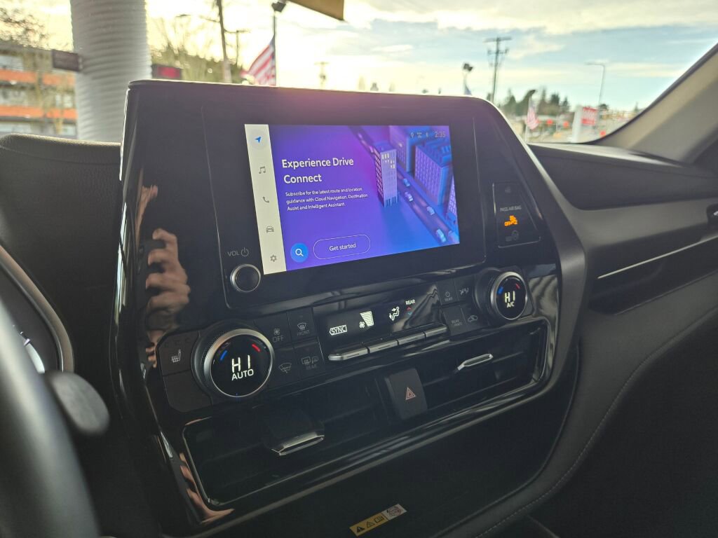 Used 2023 Toyota Highlander XLE image 15