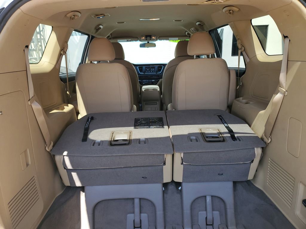 Used 2020 Kia Sedona LX FWD image 9