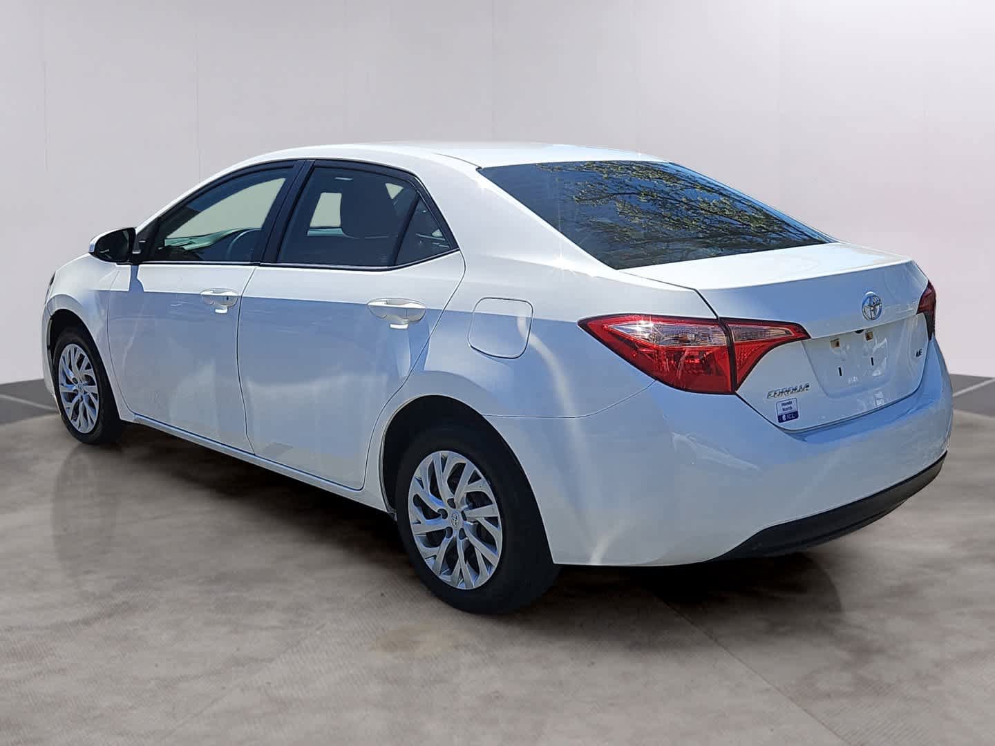 Used 2018 Toyota Corolla LE FWD image 6