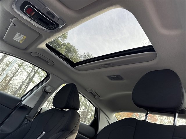 Certified 2025 Hyundai Elantra SEL image 32