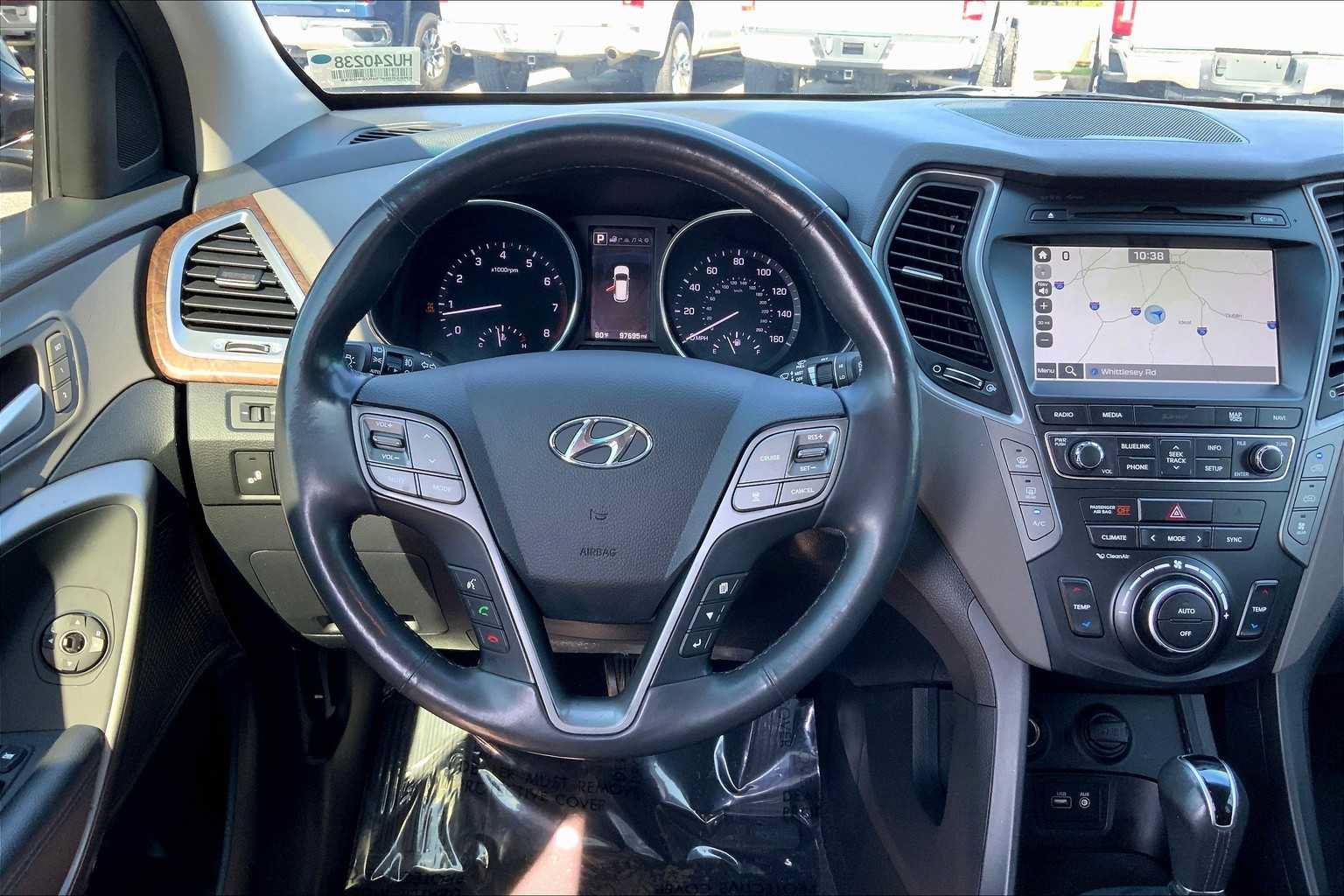 Used 2017 Hyundai Santa Fe Limited AWD/4WD image 6