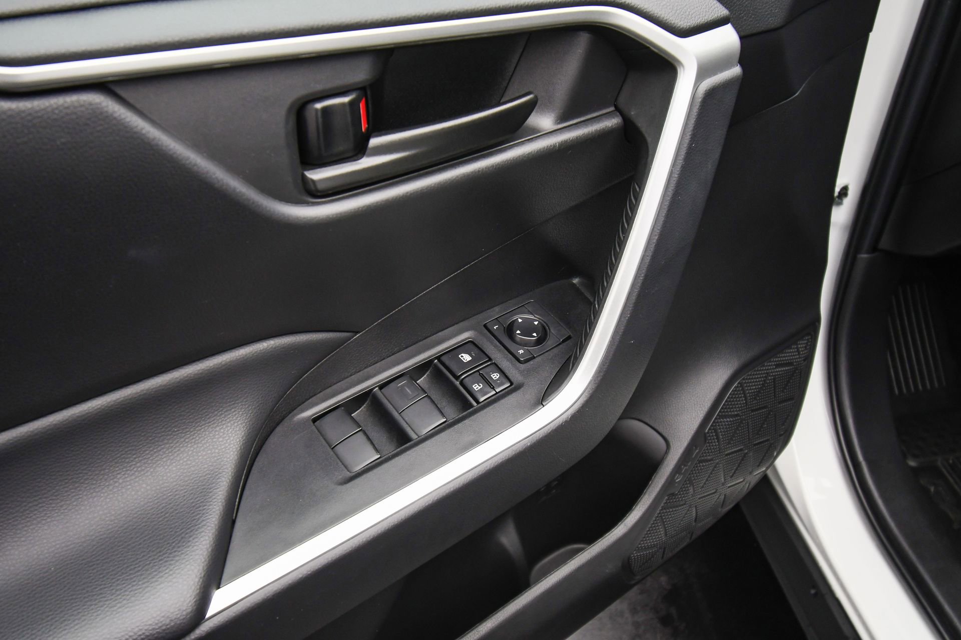 Used 2023 Toyota RAV4 LE AWD/4WD image 41