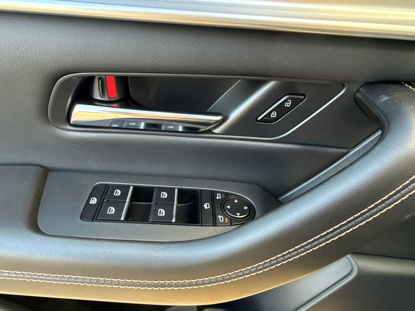 Used 2024 MAZDA CX-90 3.3 Turbo S w/ Premium Package image 12