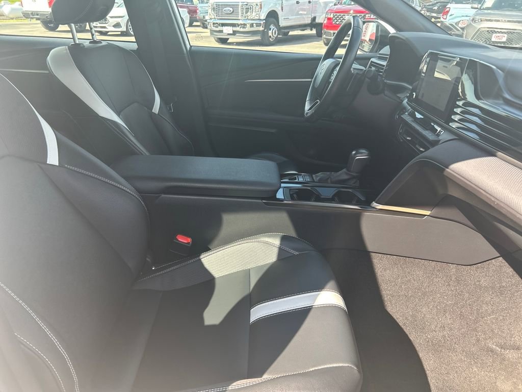 Used 2025 Toyota Camry SE image 29