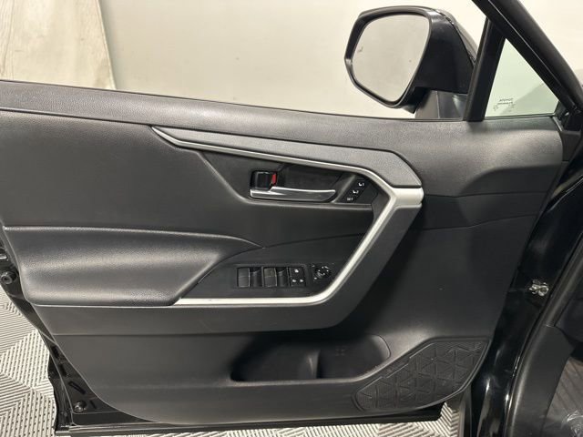 Used 2021 Toyota RAV4 XLE Premium image 15