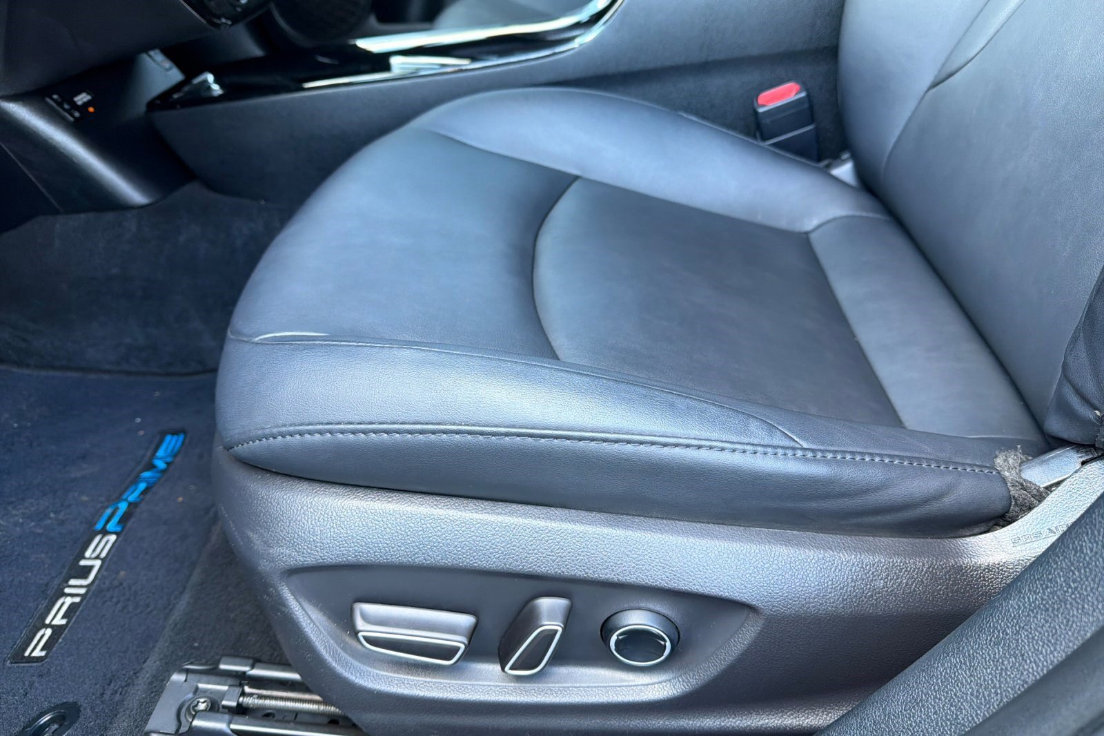 Used 2017 Toyota Prius Prime Premium image 14