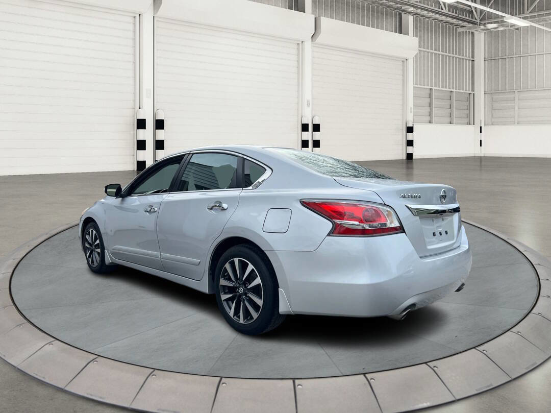 Used 2015 Nissan Altima 2.5 SV w/ Convenience Package image 5