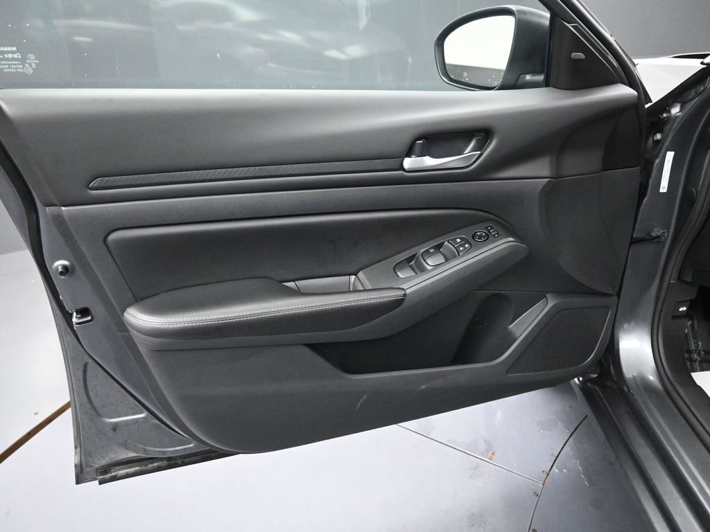 Used 2024 Nissan Altima 2.5 SV image 26