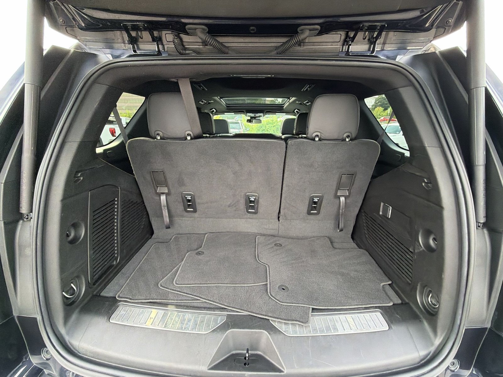 Used 2023 Chevrolet Tahoe RST AWD/4WD image 24