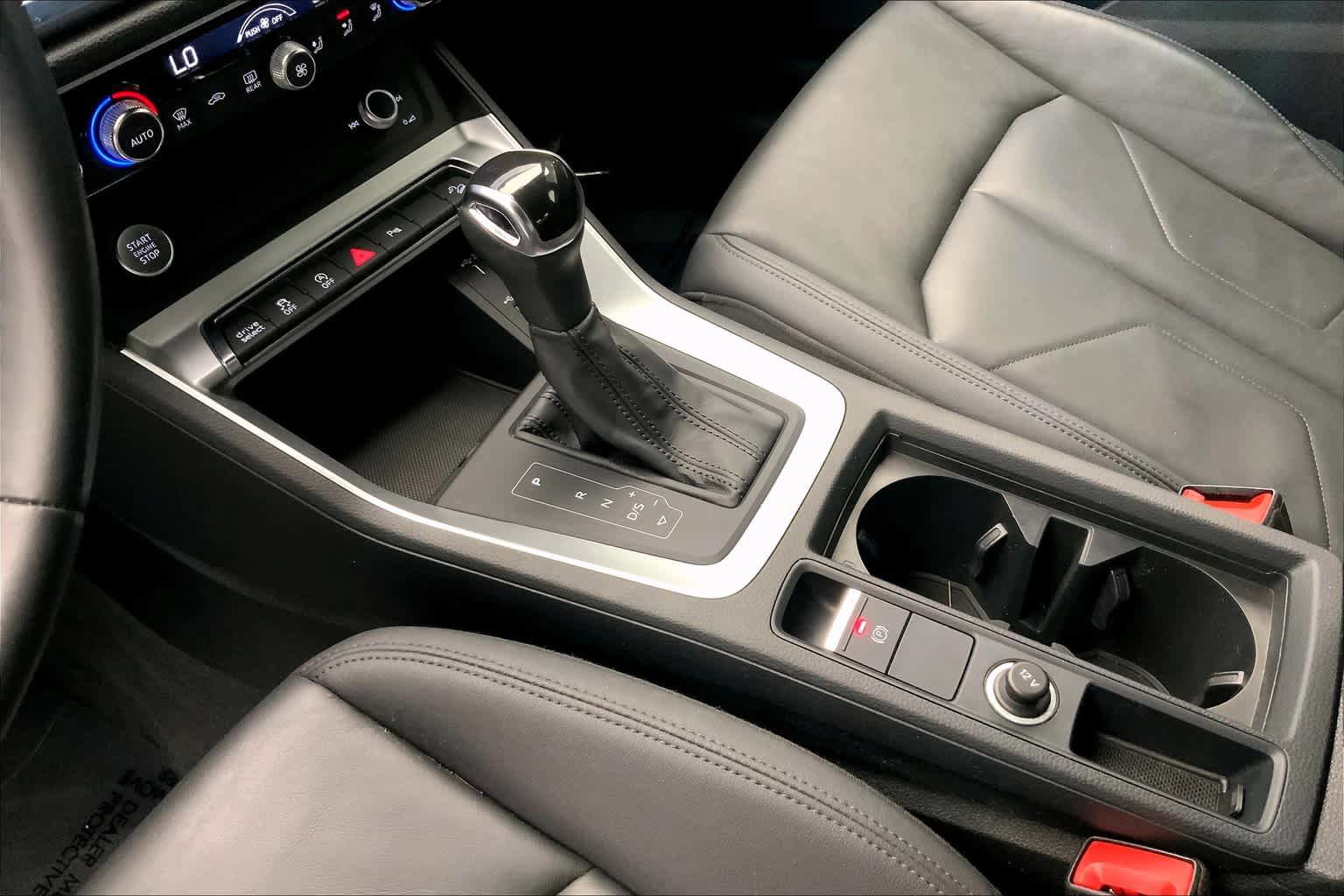Used 2020 Audi Q3 2.0T Premium w/ Convenience Package AWD/4WD image 17