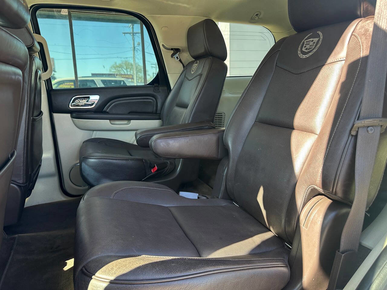 Used 2014 Cadillac Escalade Platinum AWD/4WD image 21
