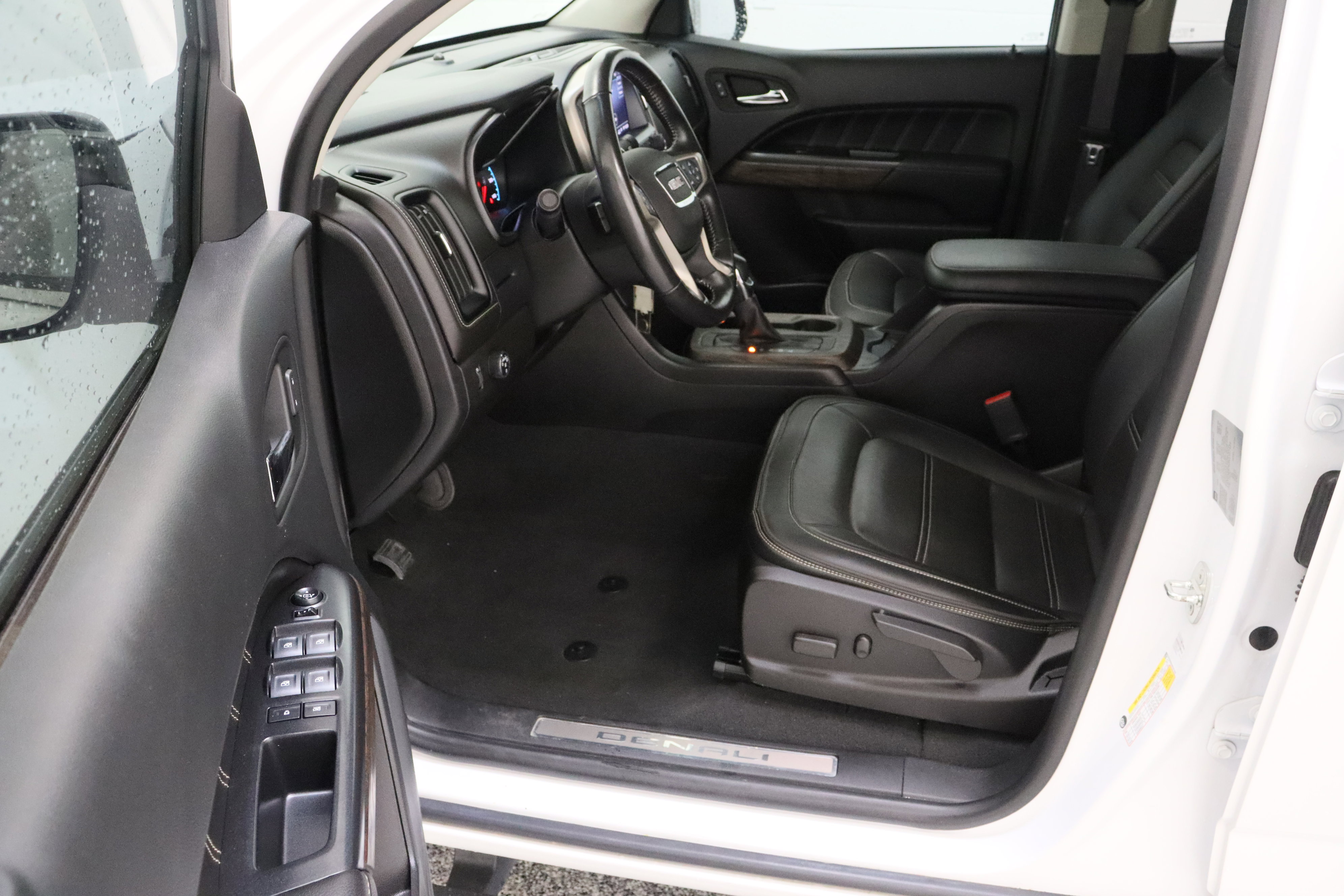 Used 2022 GMC Canyon Denali RWD image 14
